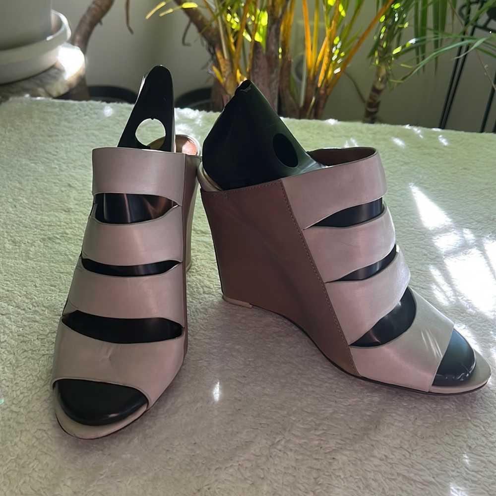 Rebecca Minkoff cream wedge open toe heel size 8.5